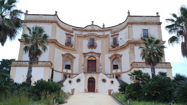 Villa Cattolica di Bagheria — facciata principale al tramonto